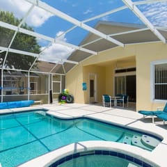 Highlands Haven: Pool, Spa, & Comfort