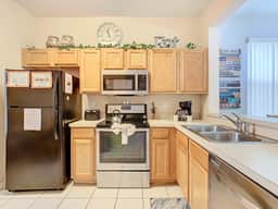 Family Getaway: 4BR Townhome by Old Town - Image 4