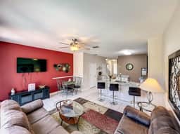 Krista's Tropical Escape: Resort Stay Near Disney - Image 5