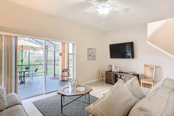 Family Getaway: 4BR Townhome by Old Town - Image 1