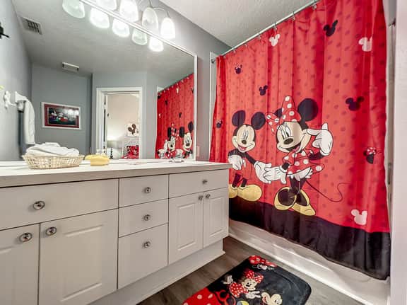 Mickey's Play House: Family Fun & Comfort - Image 5