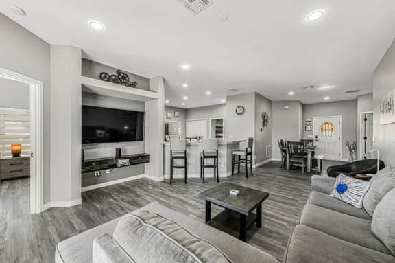 Modern 4BR South Facing Pool Home Near Disney - Image 5
