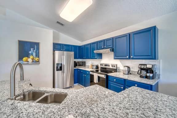 Cumbrian Dream: 4 Bedroom Pool Home near Disney - Image 4
